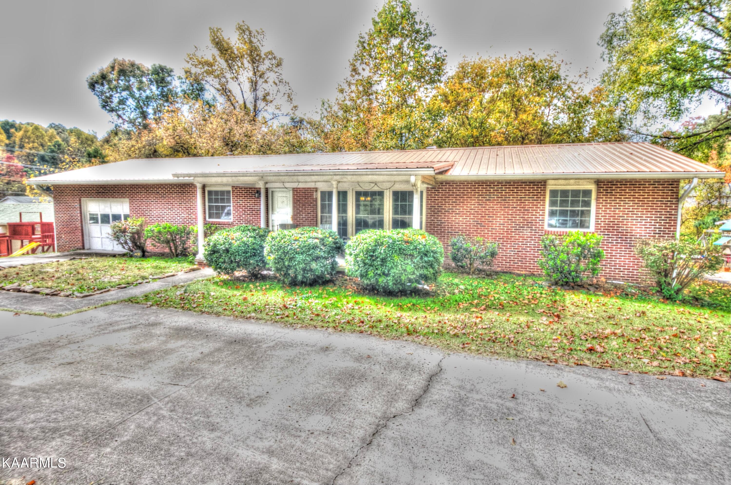 8405 Heiskell Road Powell, TN 37849 - Photo 1 of 12 Front of House