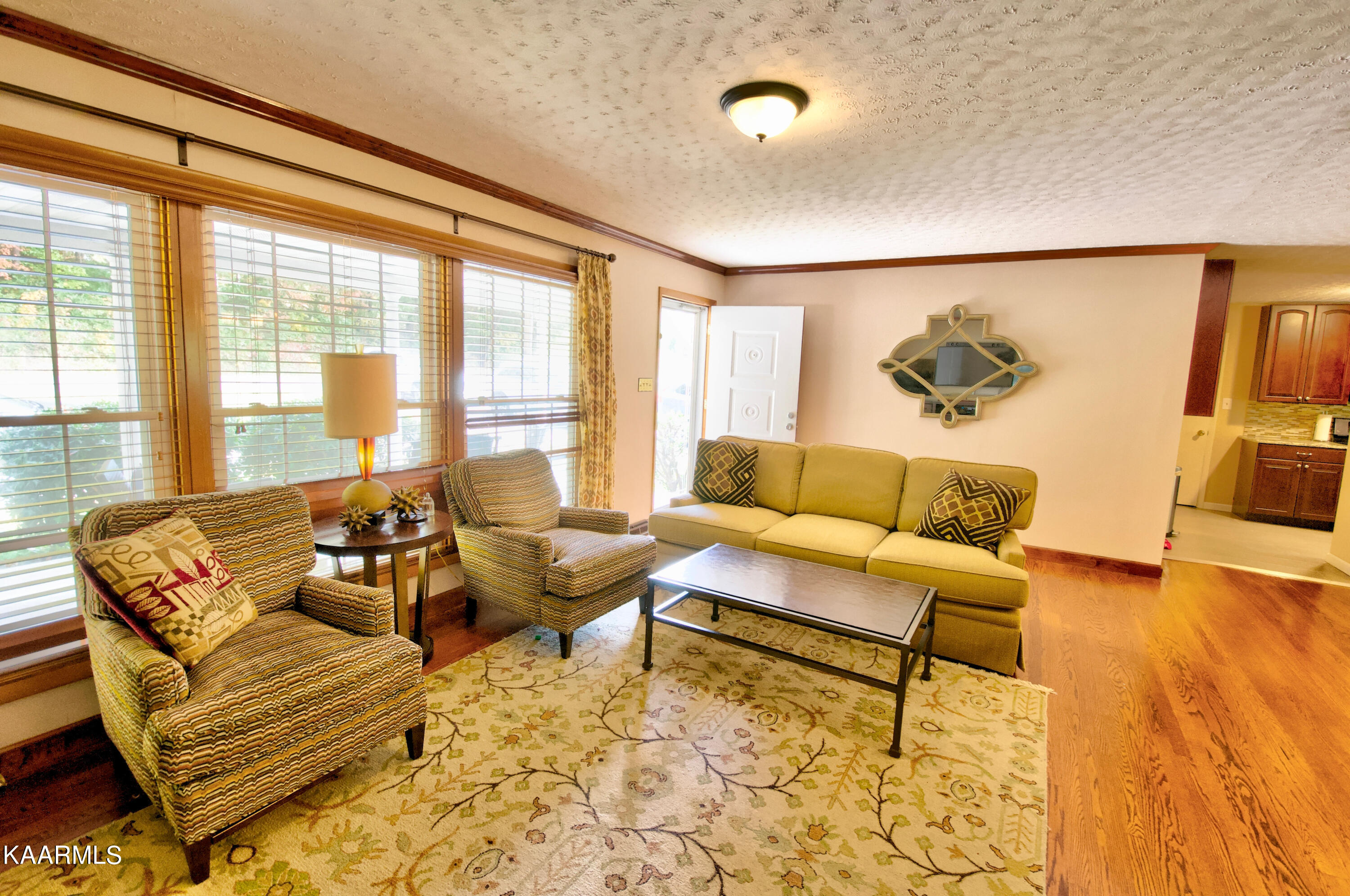 8405 Heiskell Road Powell, TN 37849 - Photo 2 of 12 Living Room