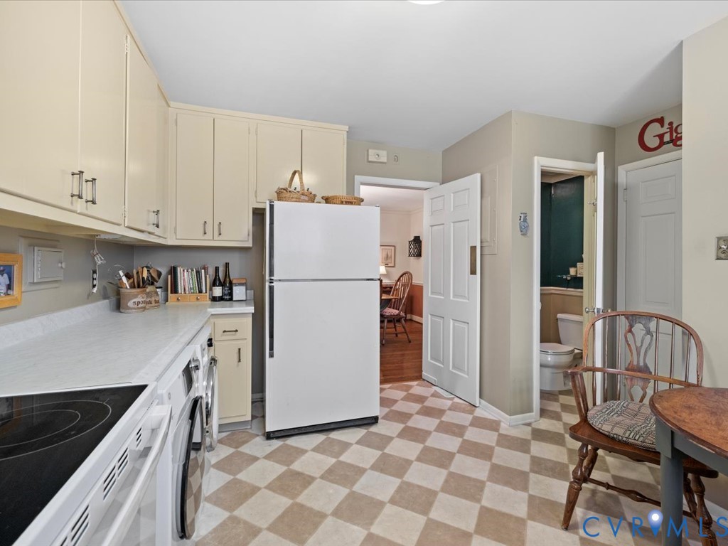 6161 River Road, Unit 36 Richmond, VA 23226 - Photo 15 of 37 Ample cabinets, Corian countertops