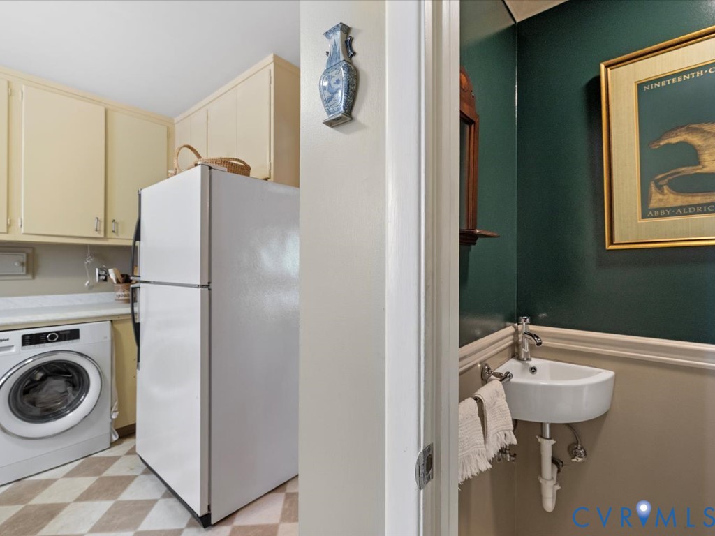 6161 River Road, Unit 36 Richmond, VA 23226 - Photo 16 of 37 Powder room