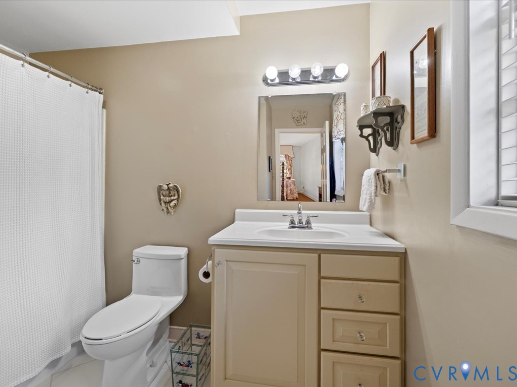 6161 River Road, Unit 36 Richmond, VA 23226 - Photo 19 of 37 En suite bath with shower/tub