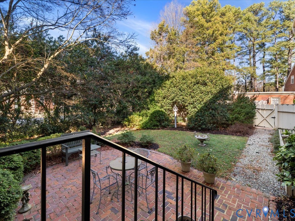 6161 River Road, Unit 36 Richmond, VA 23226 - Photo 26 of 37 View from sun room into back yard