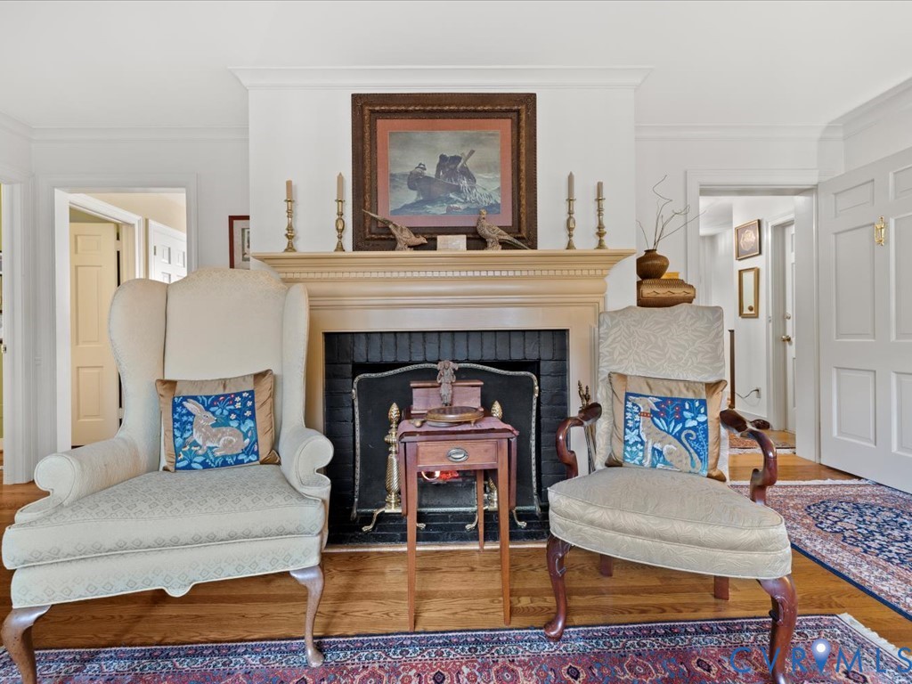 6161 River Road, Unit 36 Richmond, VA 23226 - Photo 9 of 37 Gas fireplace with wooden mantel