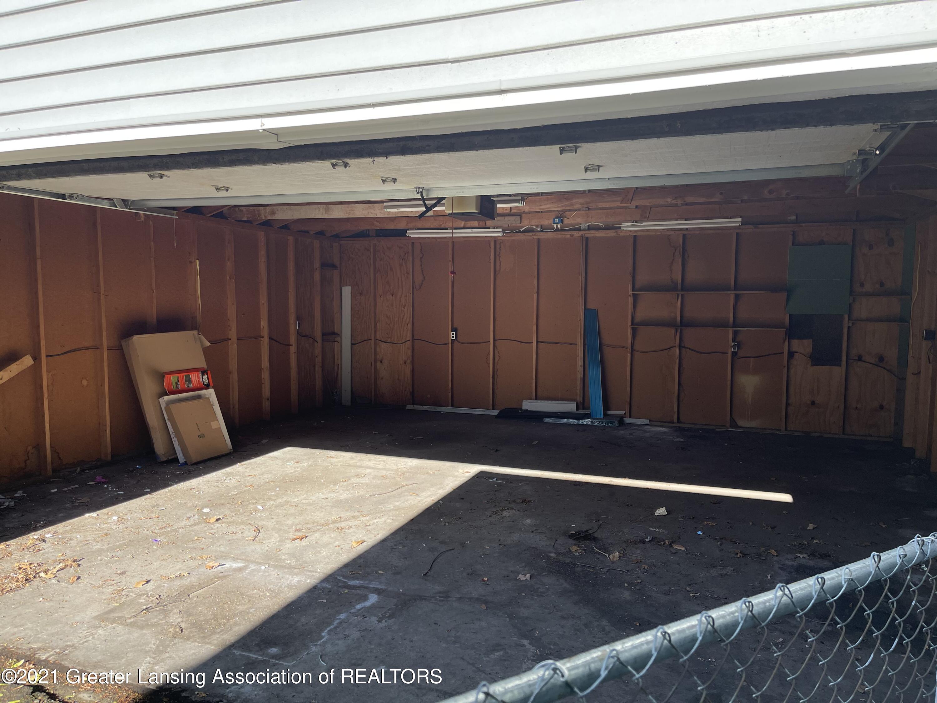 3034 Sunderland Road Lansing, MI 48911 - Photo 17 of 20 Garage