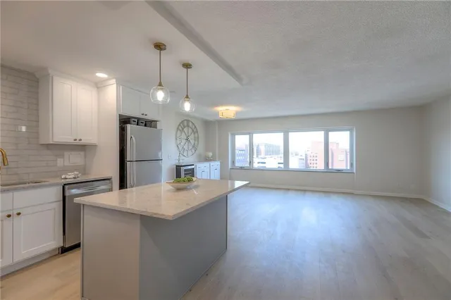 $239,900 | 4545 Wornall Road, Unit 1009, Kansas City, MO 64111