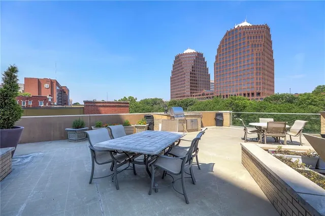 $239,900 | 4545 Wornall Road, Unit 1009, Kansas City, MO 64111