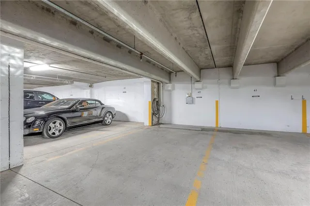 $239,900 | 4545 Wornall Road, Unit 1009, Kansas City, MO 64111