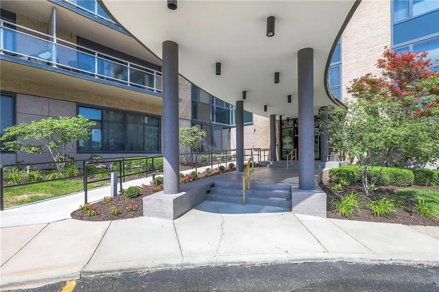 $239,900 | 4545 Wornall Road, Unit 1009, Kansas City, MO 64111
