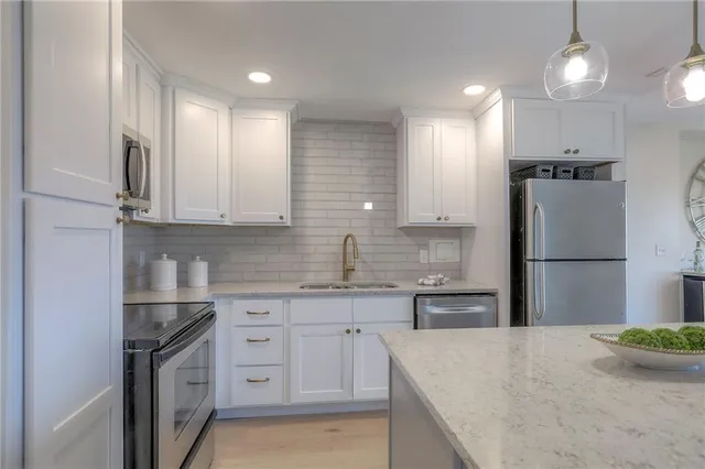 $239,900 | 4545 Wornall Road, Unit 1009, Kansas City, MO 64111