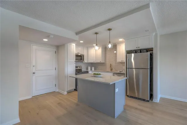 $239,900 | 4545 Wornall Road, Unit 1009, Kansas City, MO 64111