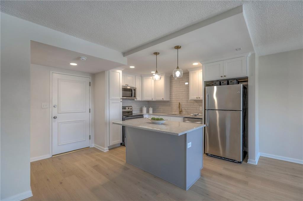 4545 Wornall Road, Unit 1009 Kansas City, MO 64111 - Photo 4 of 27