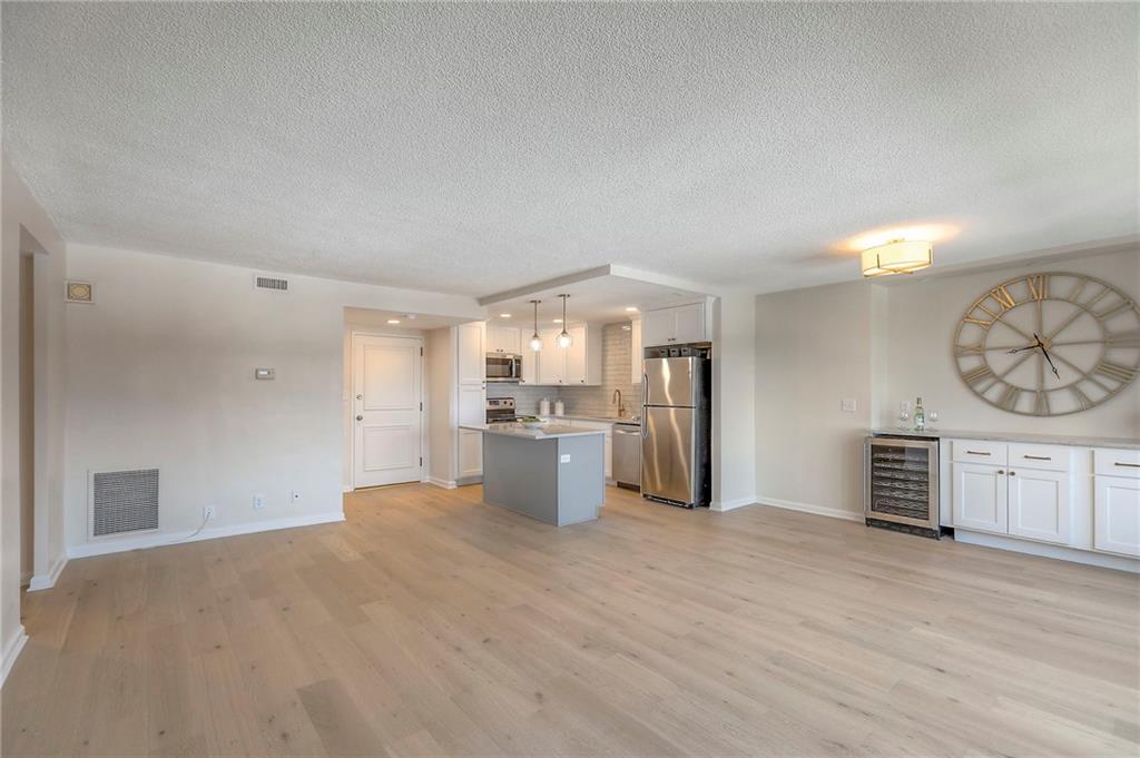 4545 Wornall Road, Unit 1009 Kansas City, MO 64111 - Photo 7 of 27