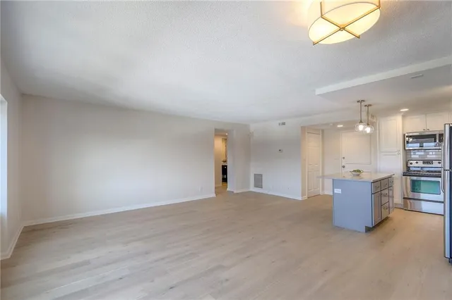 $239,900 | 4545 Wornall Road, Unit 1009, Kansas City, MO 64111