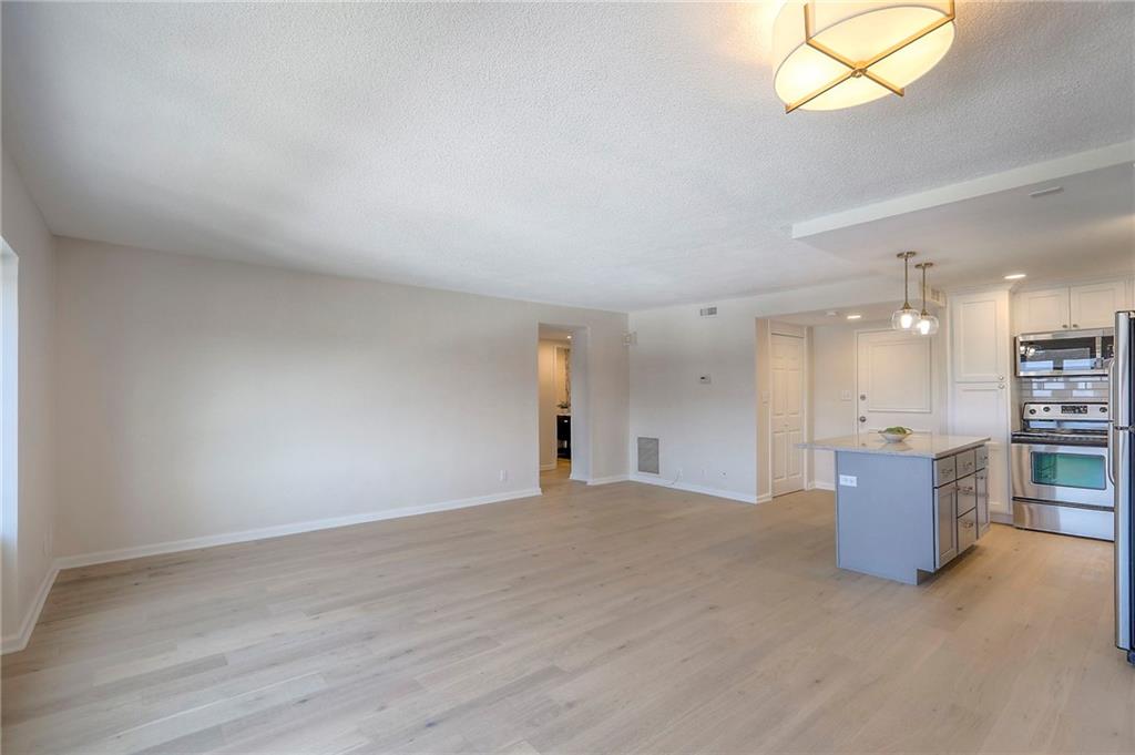 4545 Wornall Road, Unit 1009 Kansas City, MO 64111 - Photo 8 of 27