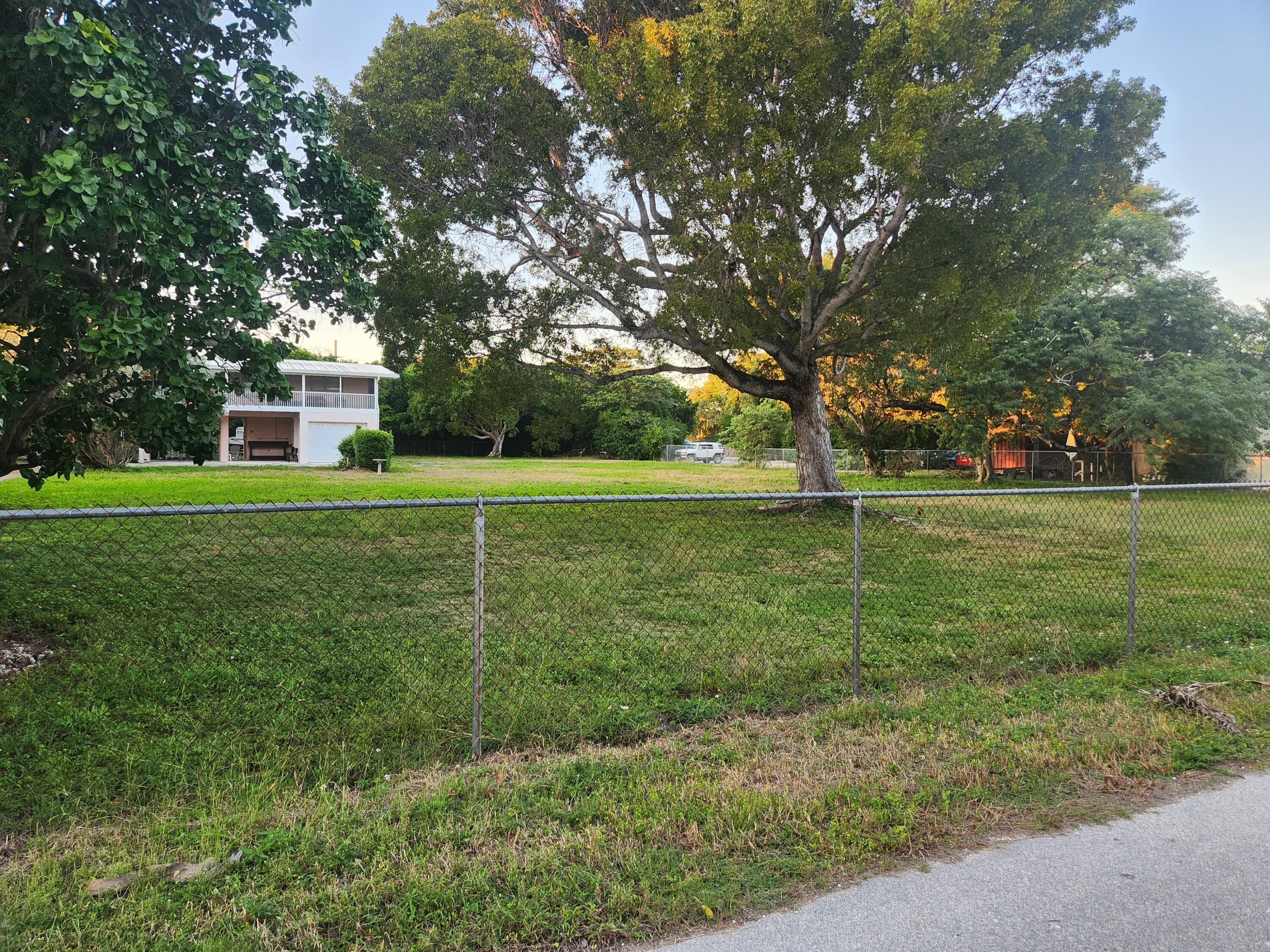 27 Seaside Avenue Key Largo, FL 33037 - Photo 18 of 23 20251219_171543