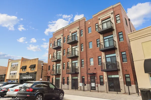 $2,525 | 20 Conti Parkway, Unit 302, Elmwood Park, IL 60707