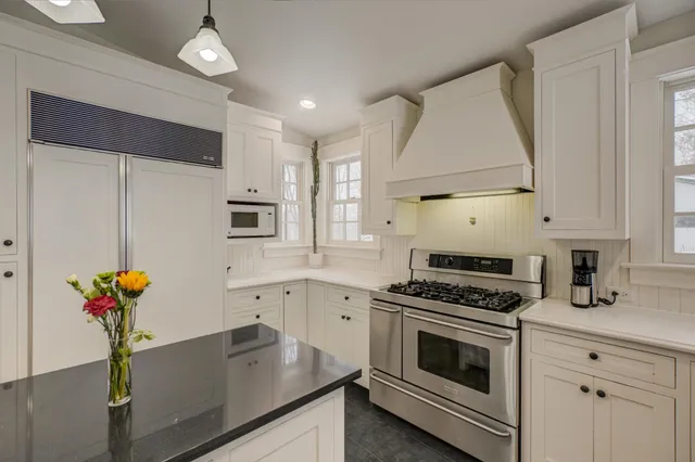 $575,000 | 360 3rd Street, Marine on St. Croix, MN 55047