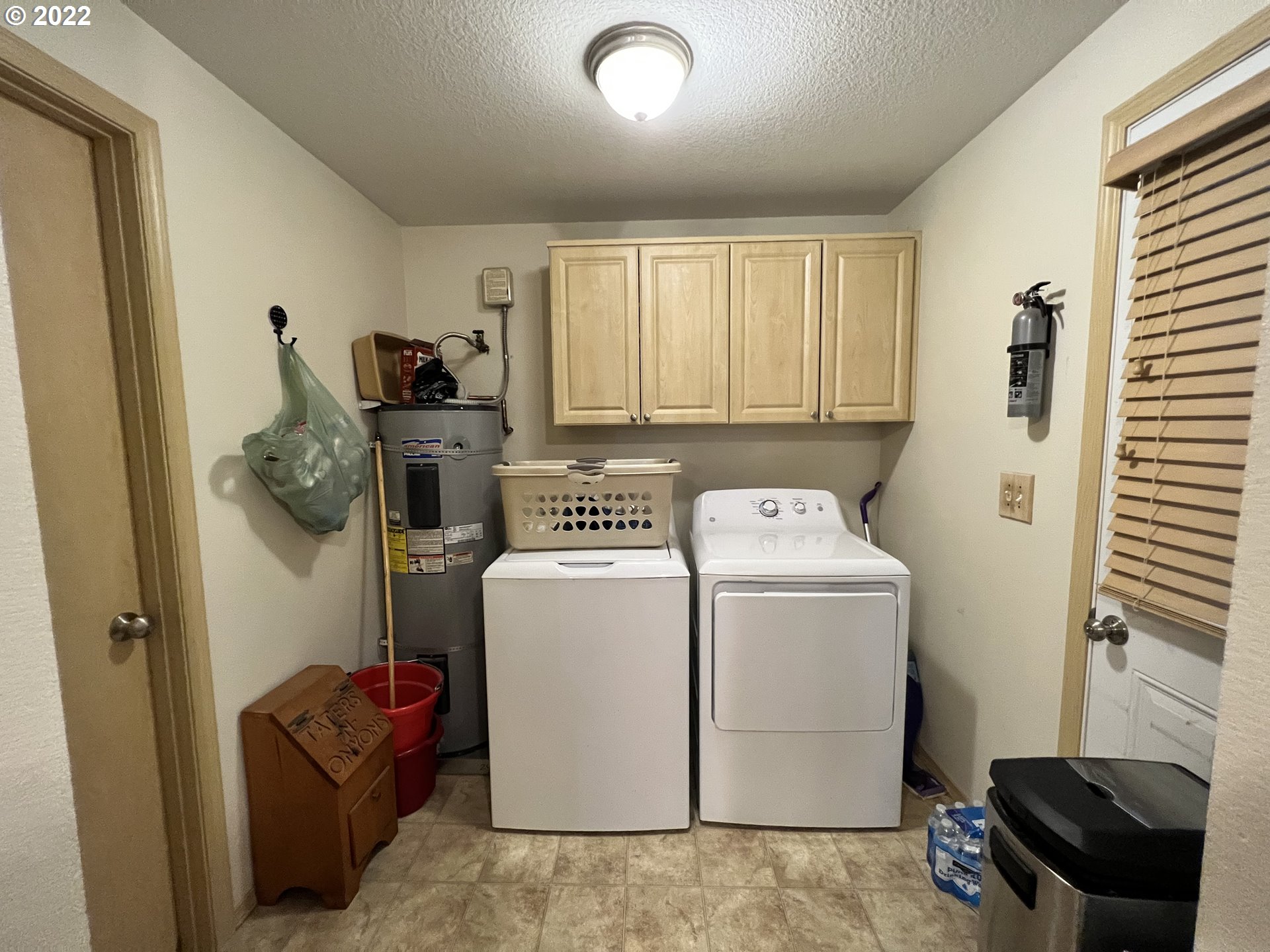 42425 Southwest Fort Hill Road Willamina, OR 97396 - Photo 13 of 31 a utility room with dryer and washer