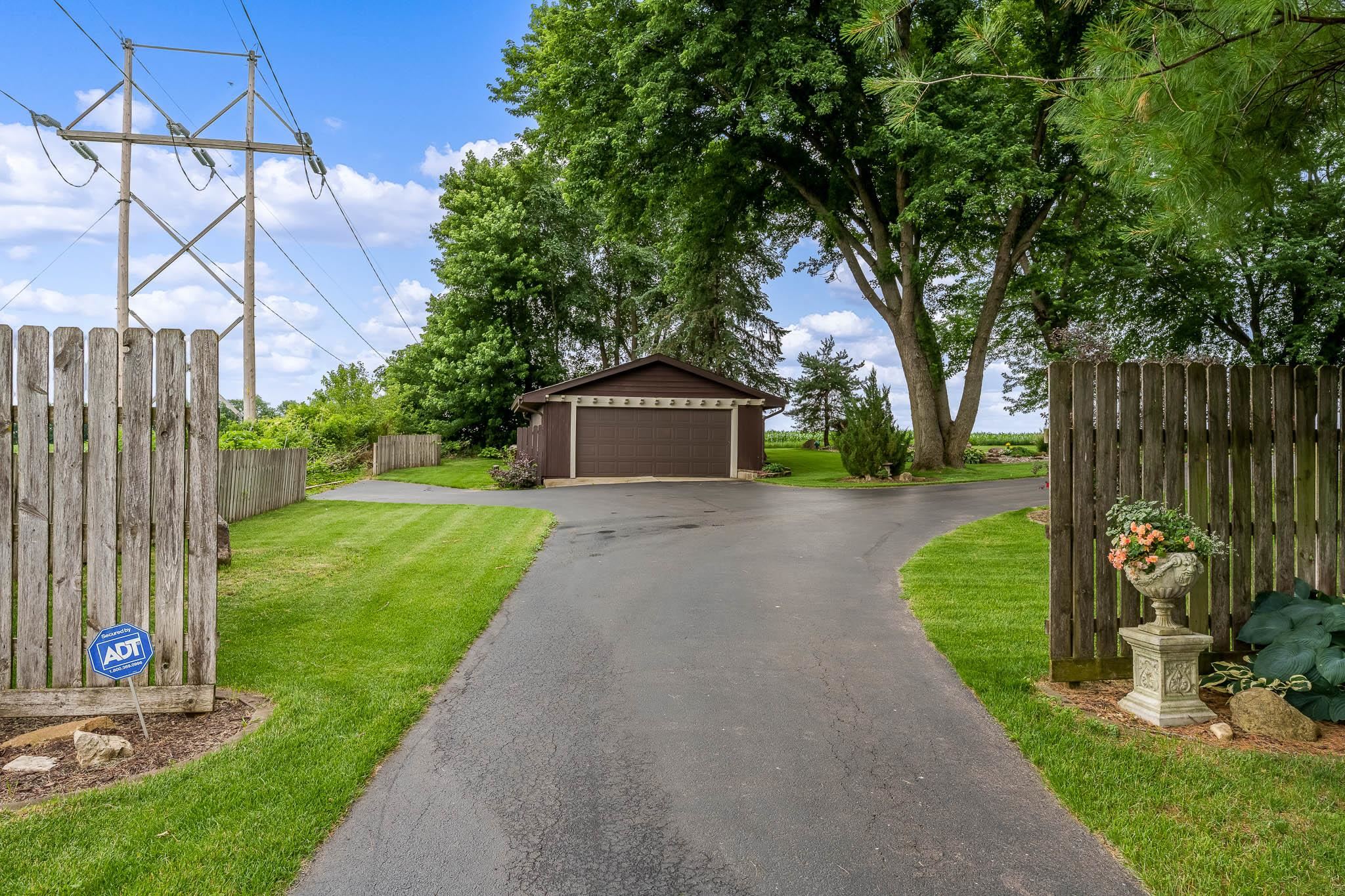 5491 Tate Road Rockford, IL 61101 - Photo 4 of 56