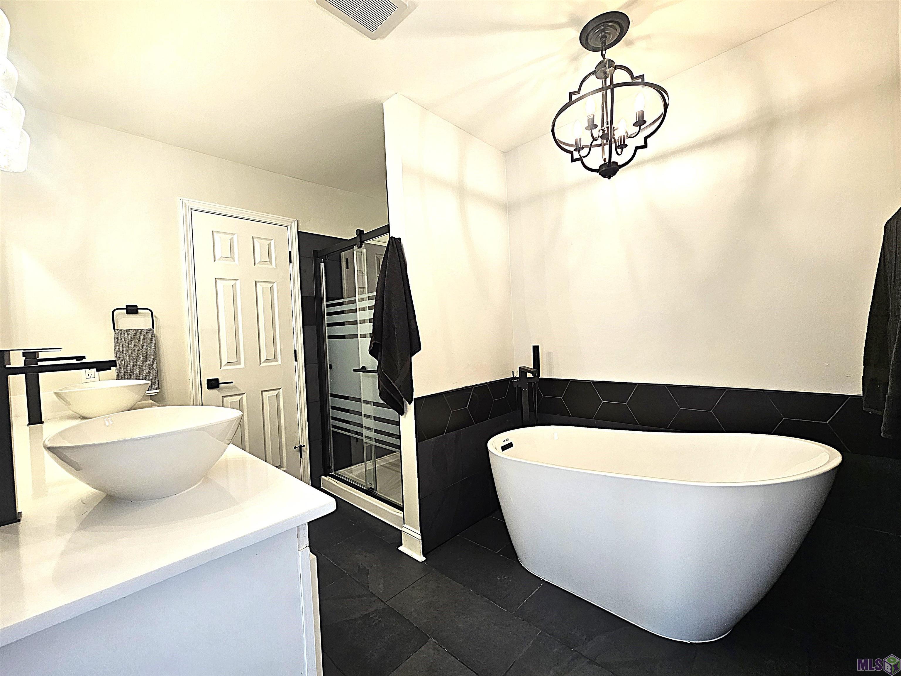 11902 Rist Road Clinton, LA 70722 - Photo 3 of 27 Master bathroom