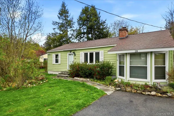 a view of a house with a yard