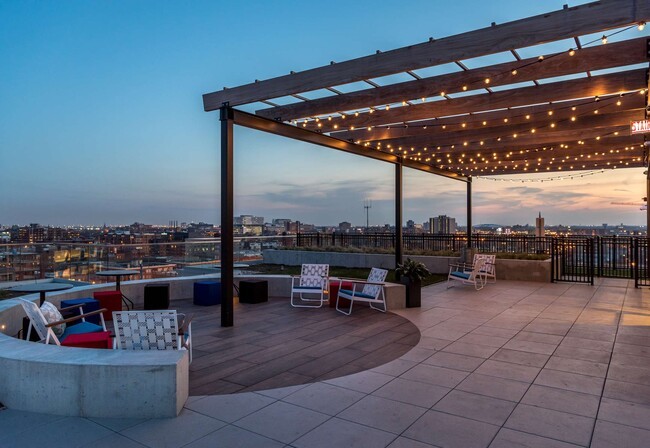 171 North Aberdeen Street, Unit 814 Chicago, IL 60607 - Photo 21 of 22 a terrace view with sitting space