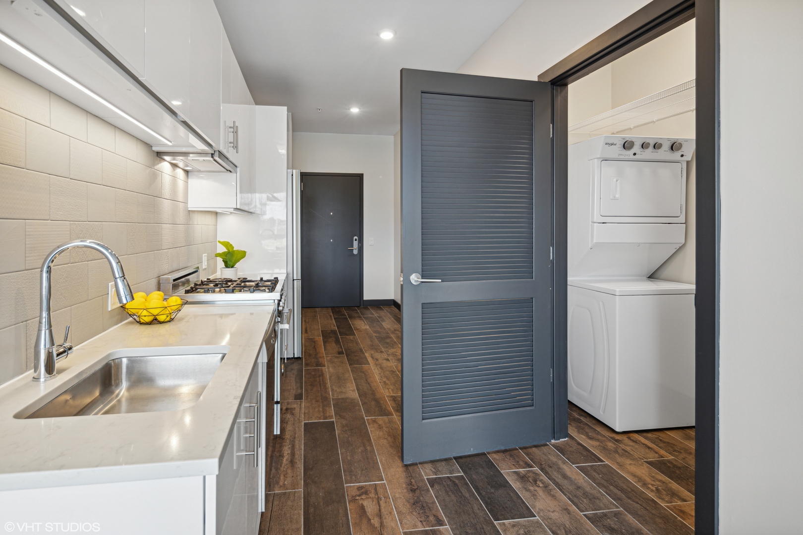 171 North Aberdeen Street, Unit 814 Chicago, IL 60607 - Photo 7 of 22 a kitchen with a sink and refrigerator
