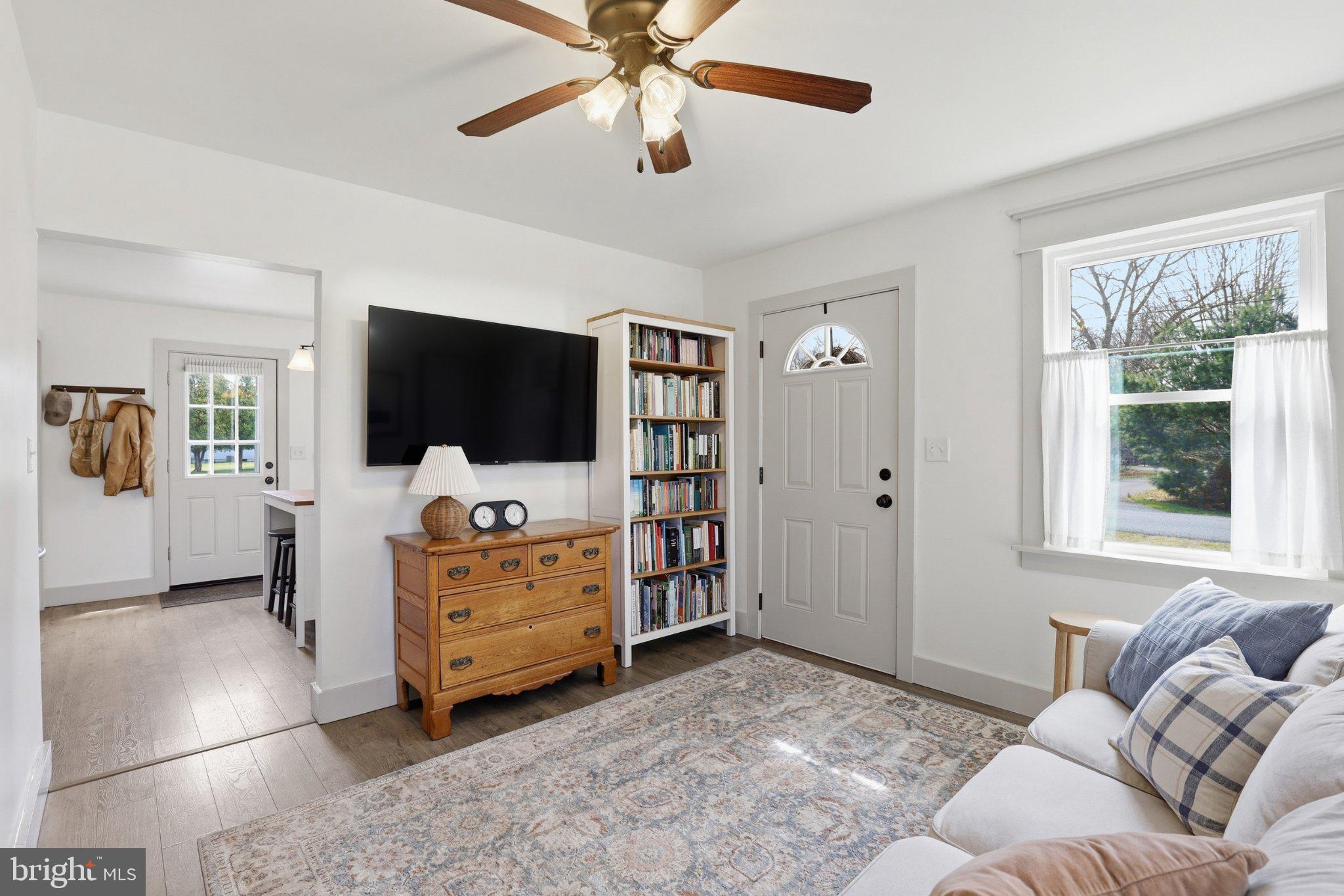 412 Three Bridge Road Newfield, NJ 08344 - Photo 15 of 26 Bright and inviting living space.