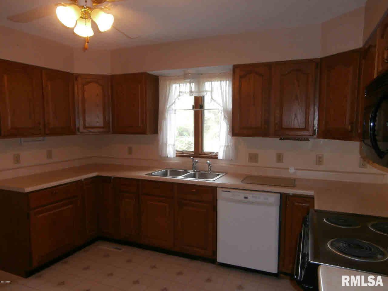 11669 Spowart Road West Frankfort, IL 62896 - Photo 10 of 36 Gallery Image 10