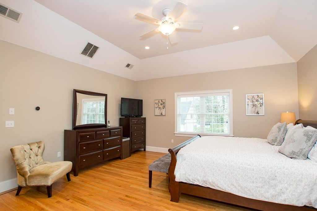 73 Edgemoor Avenue Wellesley, MA 02482 - Photo 11 of 30