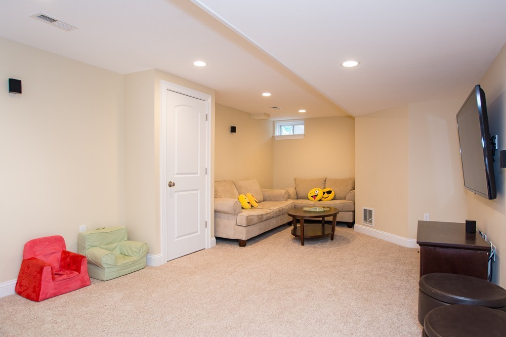 73 Edgemoor Avenue Wellesley, MA 02482 - Photo 23 of 30