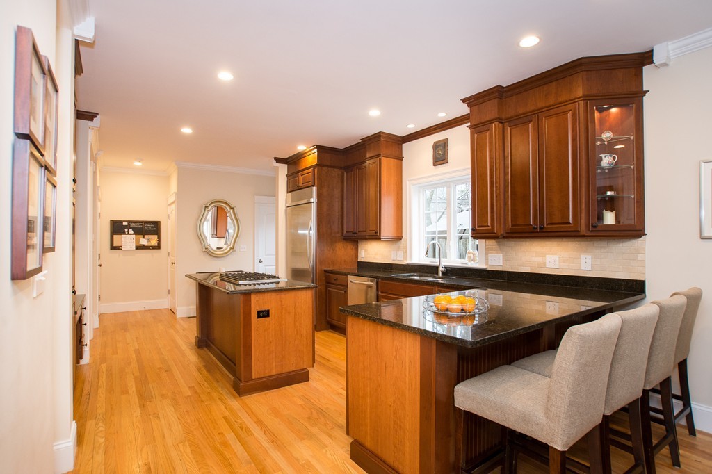 73 Edgemoor Avenue Wellesley, MA 02482 - Photo 3 of 30