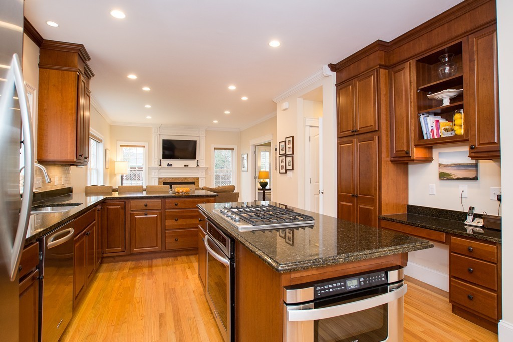 73 Edgemoor Avenue Wellesley, MA 02482 - Photo 4 of 30