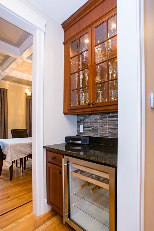 73 Edgemoor Avenue Wellesley, MA 02482 - Photo 5 of 30