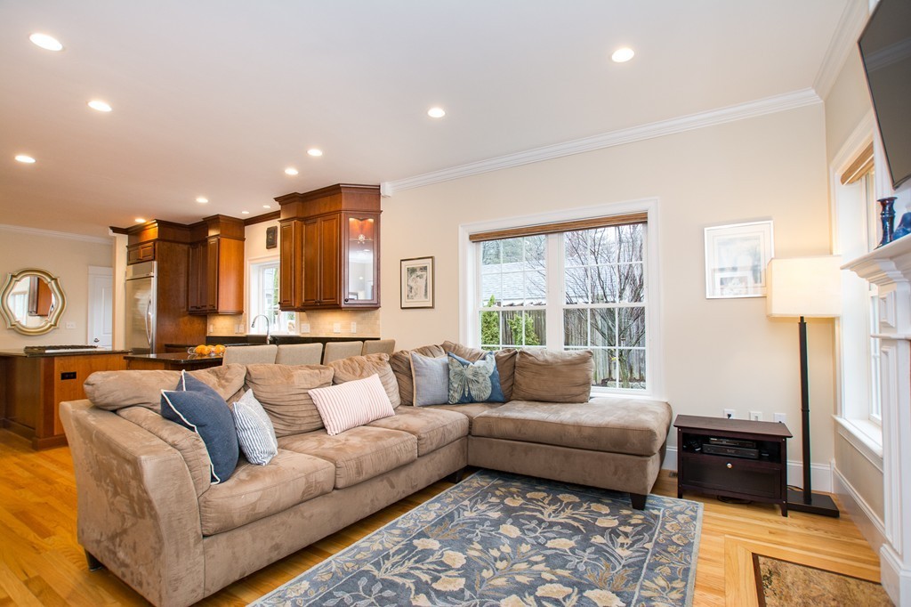 73 Edgemoor Avenue Wellesley, MA 02482 - Photo 6 of 30