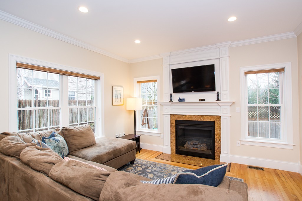 73 Edgemoor Avenue Wellesley, MA 02482 - Photo 7 of 30