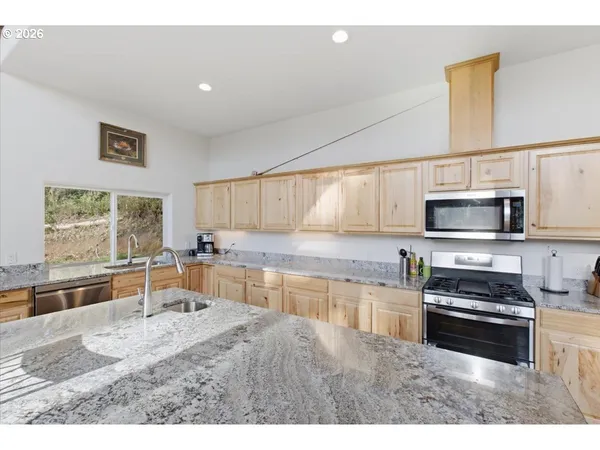 $1,145,000 | 53 Olalla Road, Toledo, OR 97391