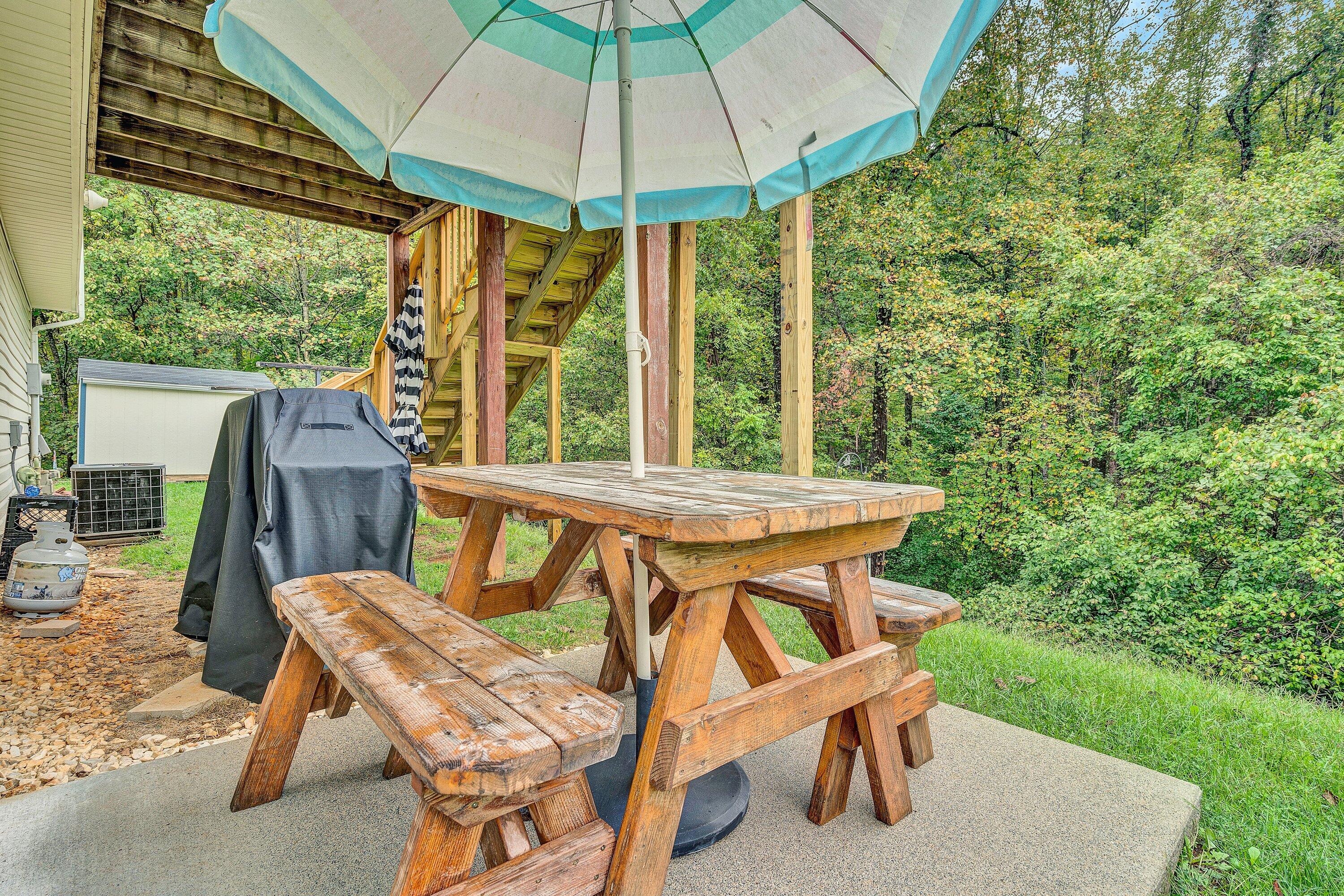 1823 Feather Road Vinton, VA 24179 - Photo 2 of 24 Backyard/Patio