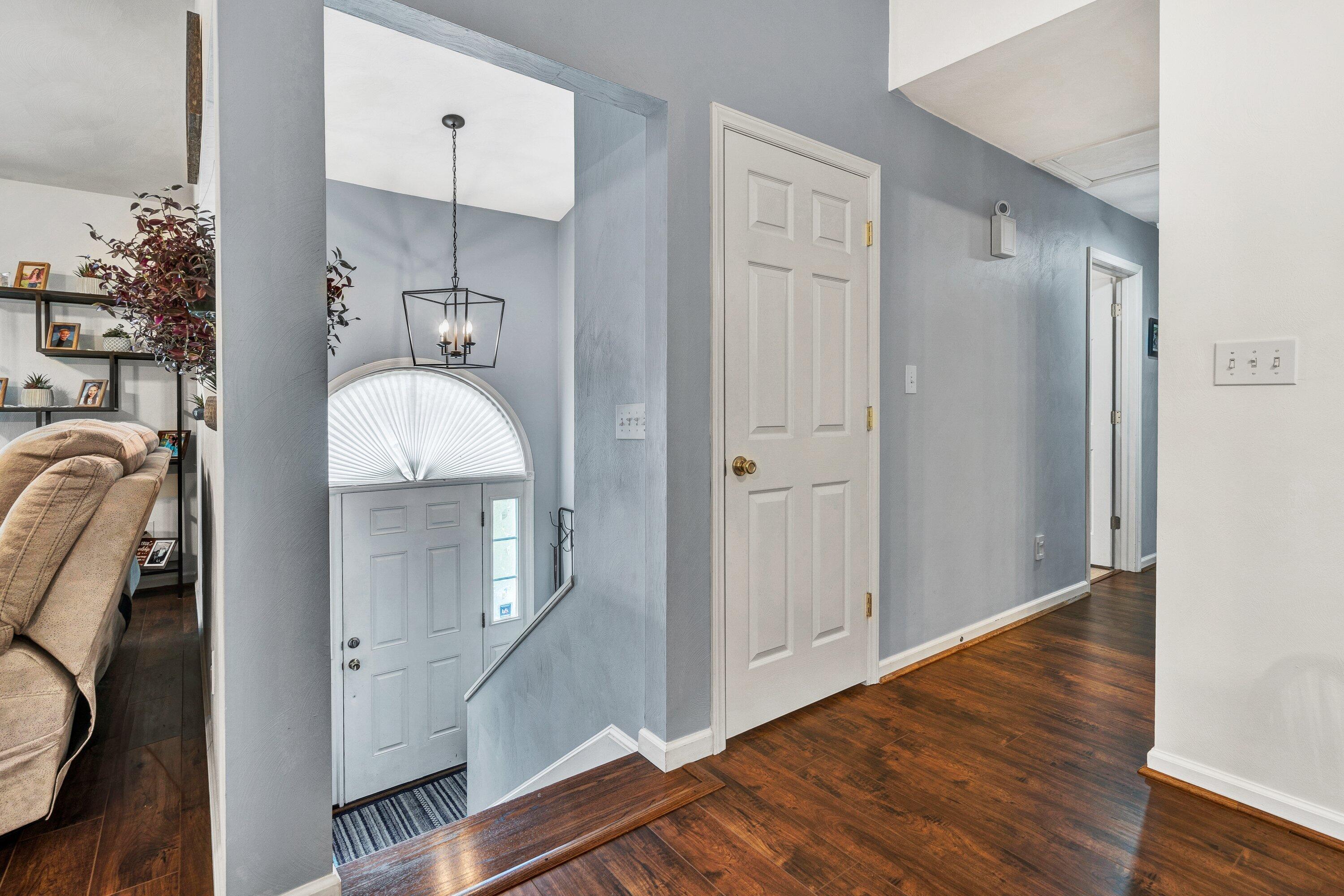 1823 Feather Road Vinton, VA 24179 - Photo 4 of 24 Entry