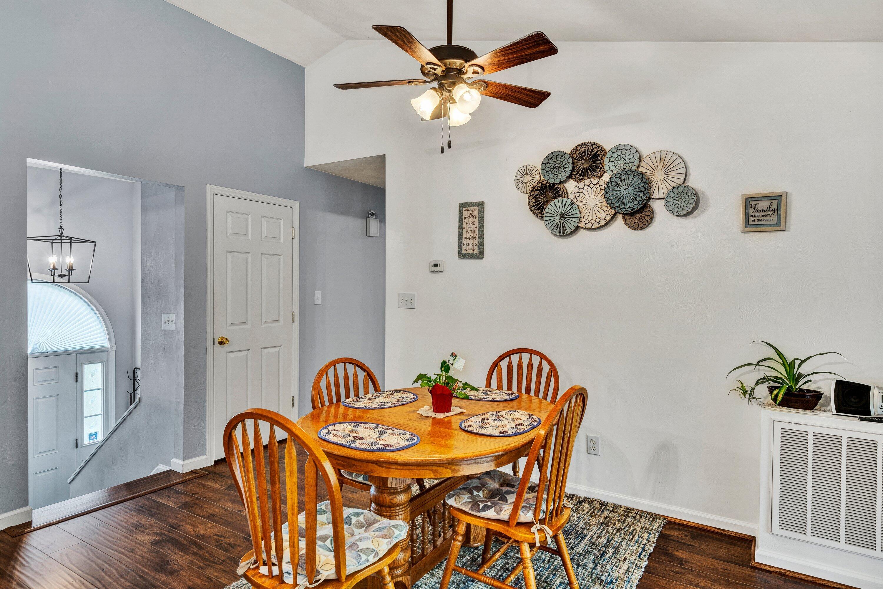1823 Feather Road Vinton, VA 24179 - Photo 5 of 24 Dining