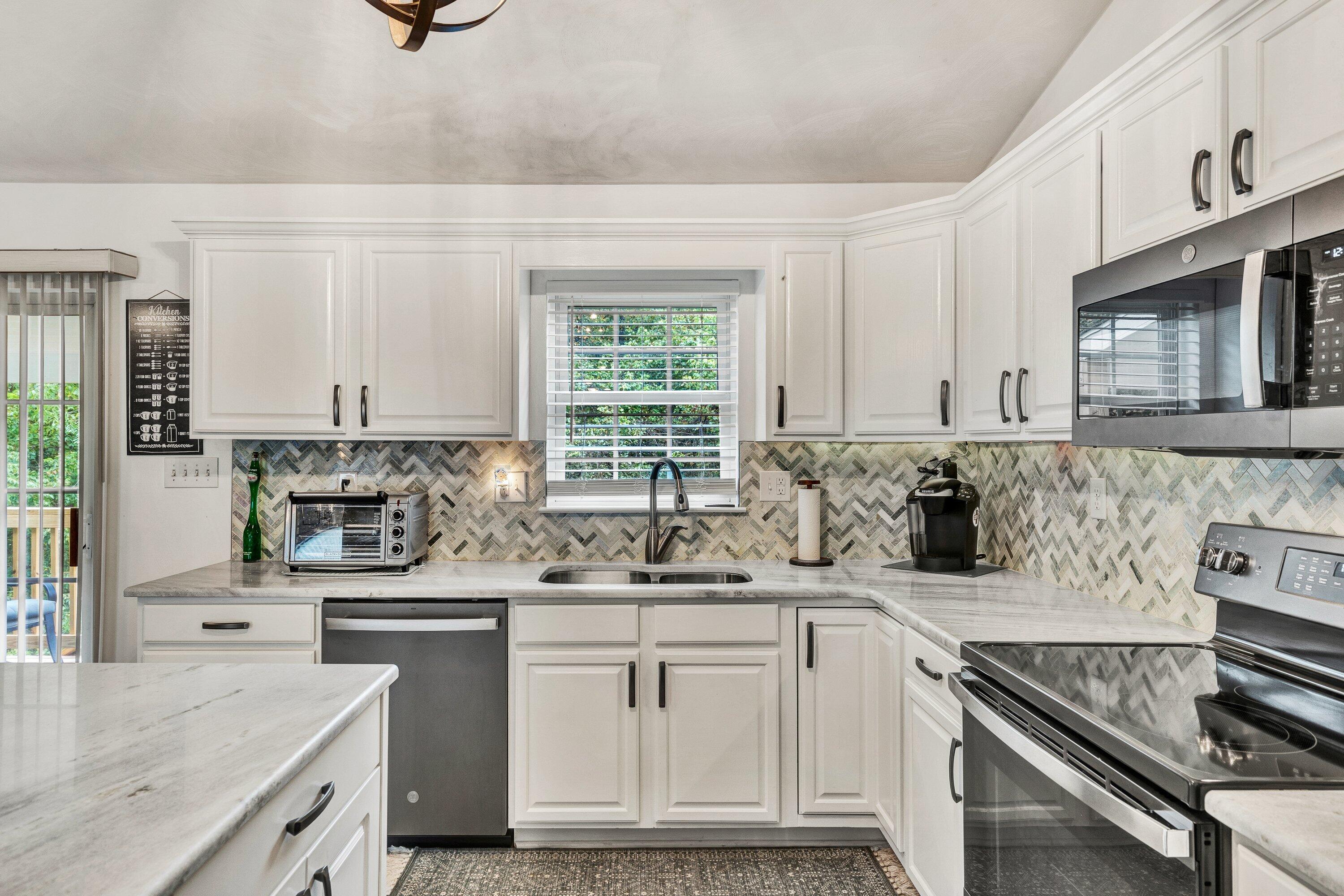 1823 Feather Road Vinton, VA 24179 - Photo 7 of 24 Kitchen