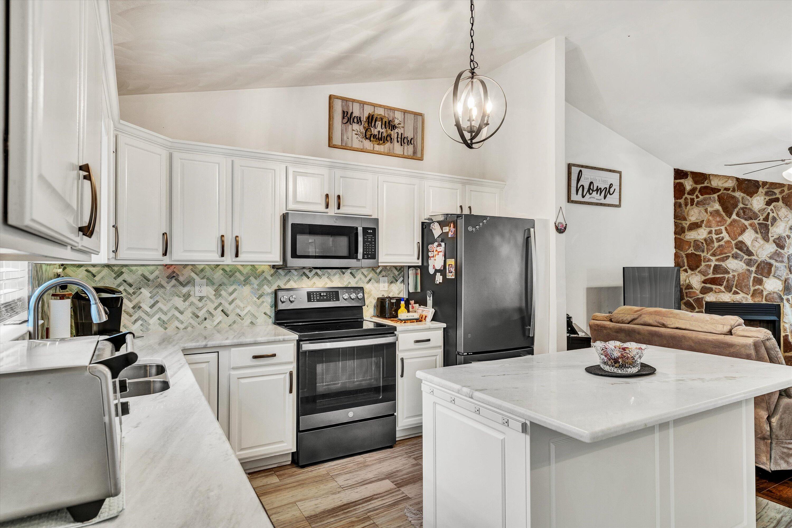 1823 Feather Road Vinton, VA 24179 - Photo 8 of 24 08-DSC04954