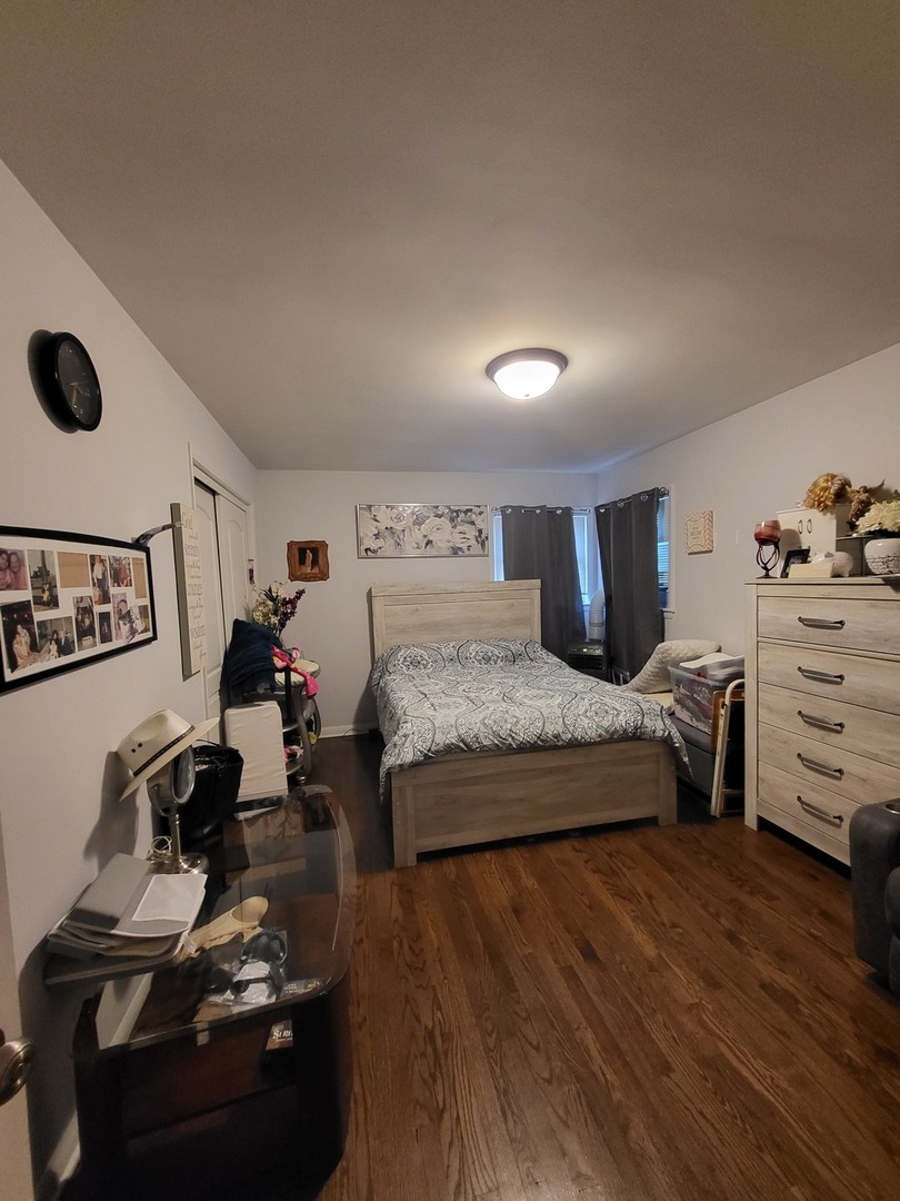 472 Northgate Court Riverside, IL 60546 - Photo 5 of 23 a bedroom with a bed and wooden floor