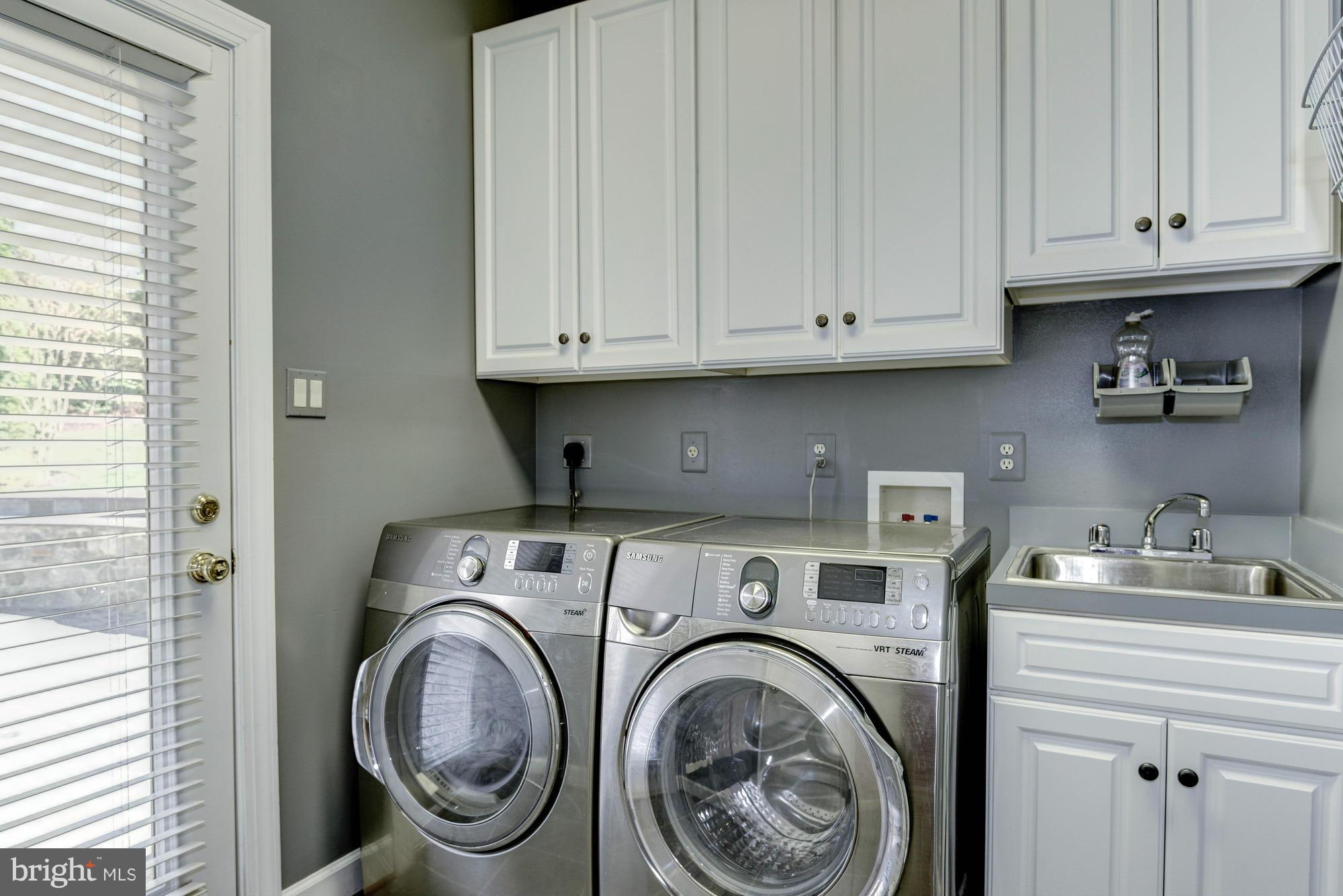 1063 Silent Ridge Court McLean, VA 22102 - Photo 26 of 33 Laundry