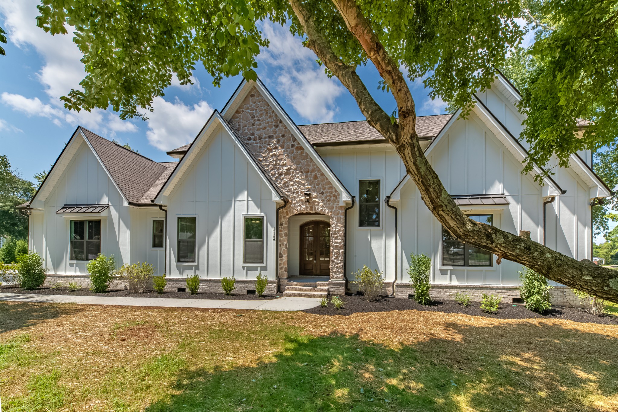 112 Stoneybrook Road Columbia, TN 38401 - Photo 2 of 47 a front view of house with yard and green space