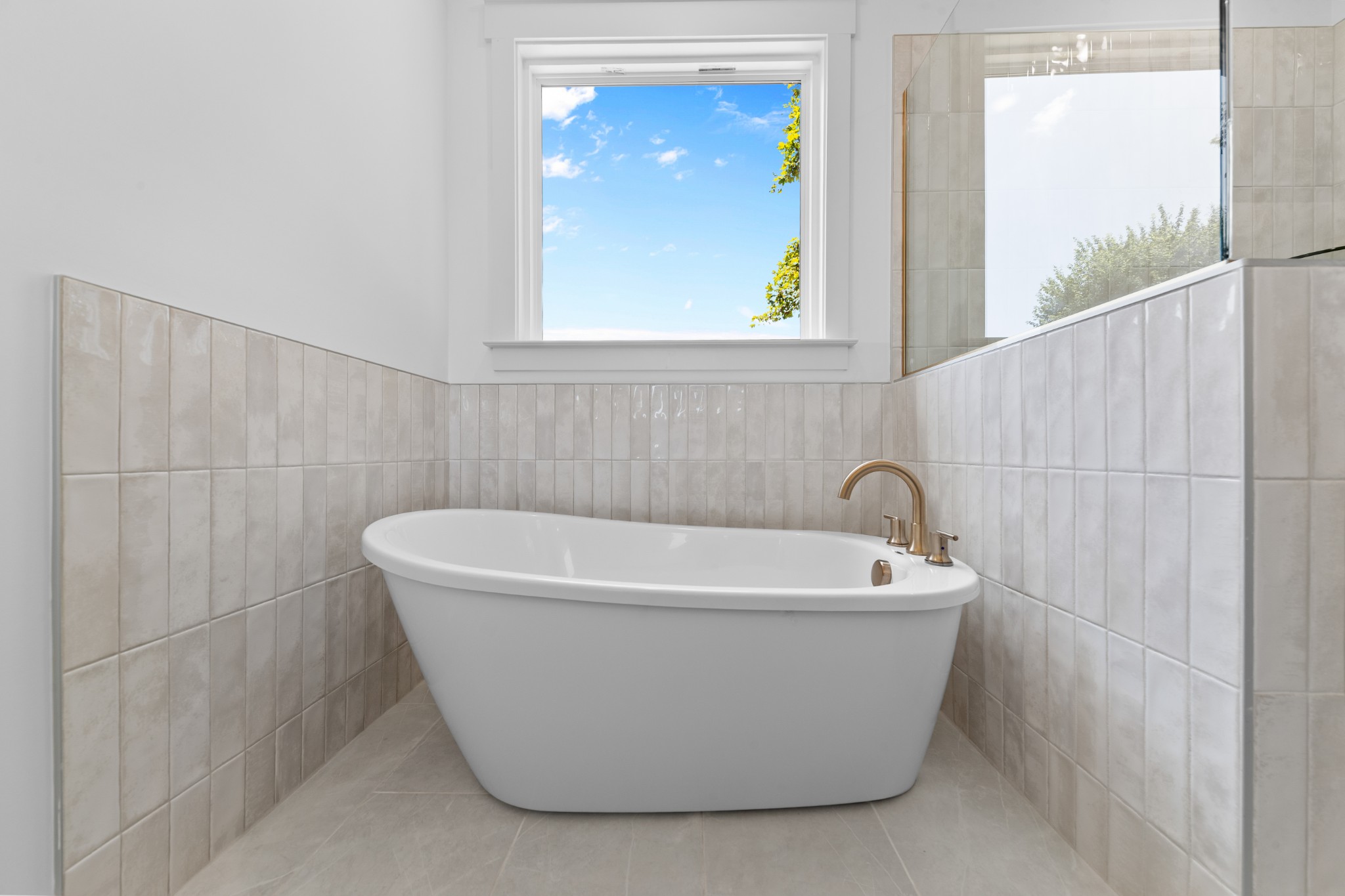 112 Stoneybrook Road Columbia, TN 38401 - Photo 27 of 47 a white bath tub sitting in a bathroom