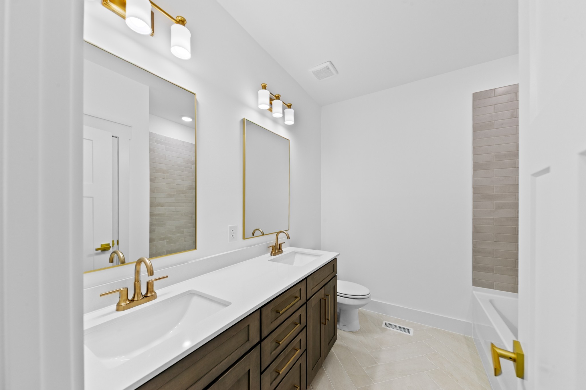 112 Stoneybrook Road Columbia, TN 38401 - Photo 30 of 47 a bathroom with a double vanity sink and a mirror