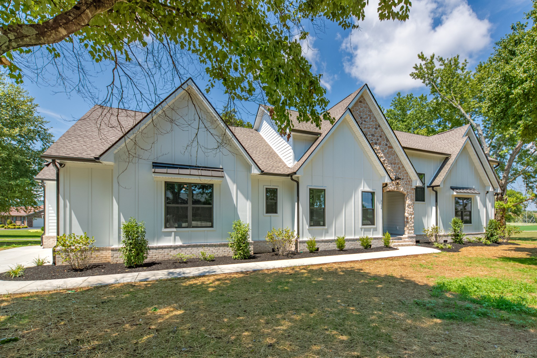 112 Stoneybrook Road Columbia, TN 38401 - Photo 3 of 47 a front view of a house with a yard