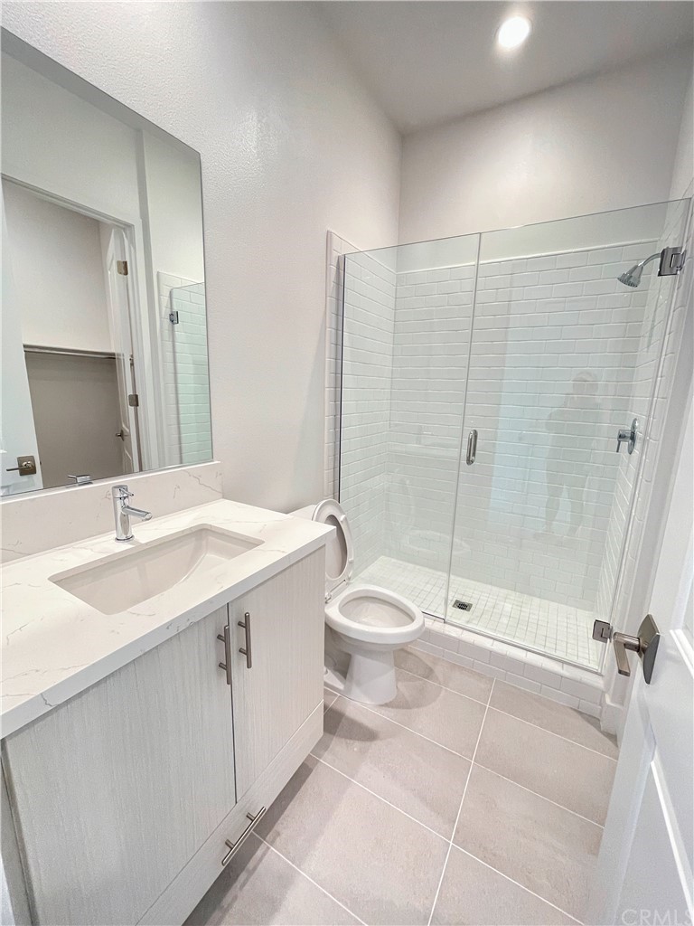 215 Sutters Mill Irvine, CA 92602 - Photo 13 of 57 a bathroom with a sink toilet and shower
