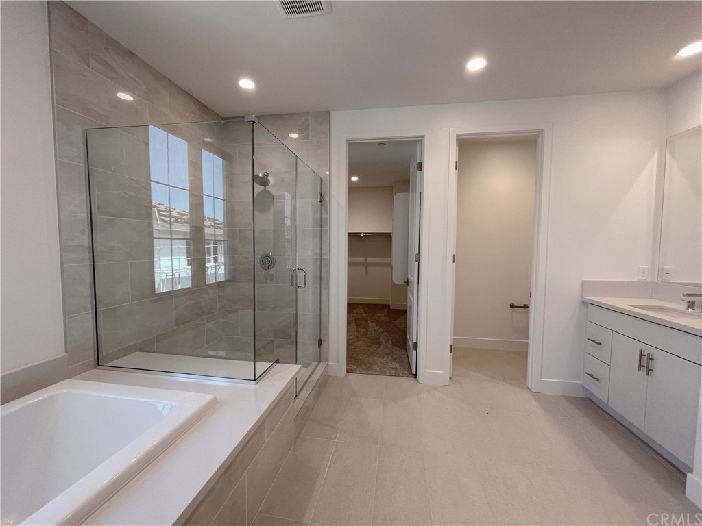 215 Sutters Mill Irvine, CA 92602 - Photo 35 of 57 a bathroom with a bathtub and a sink